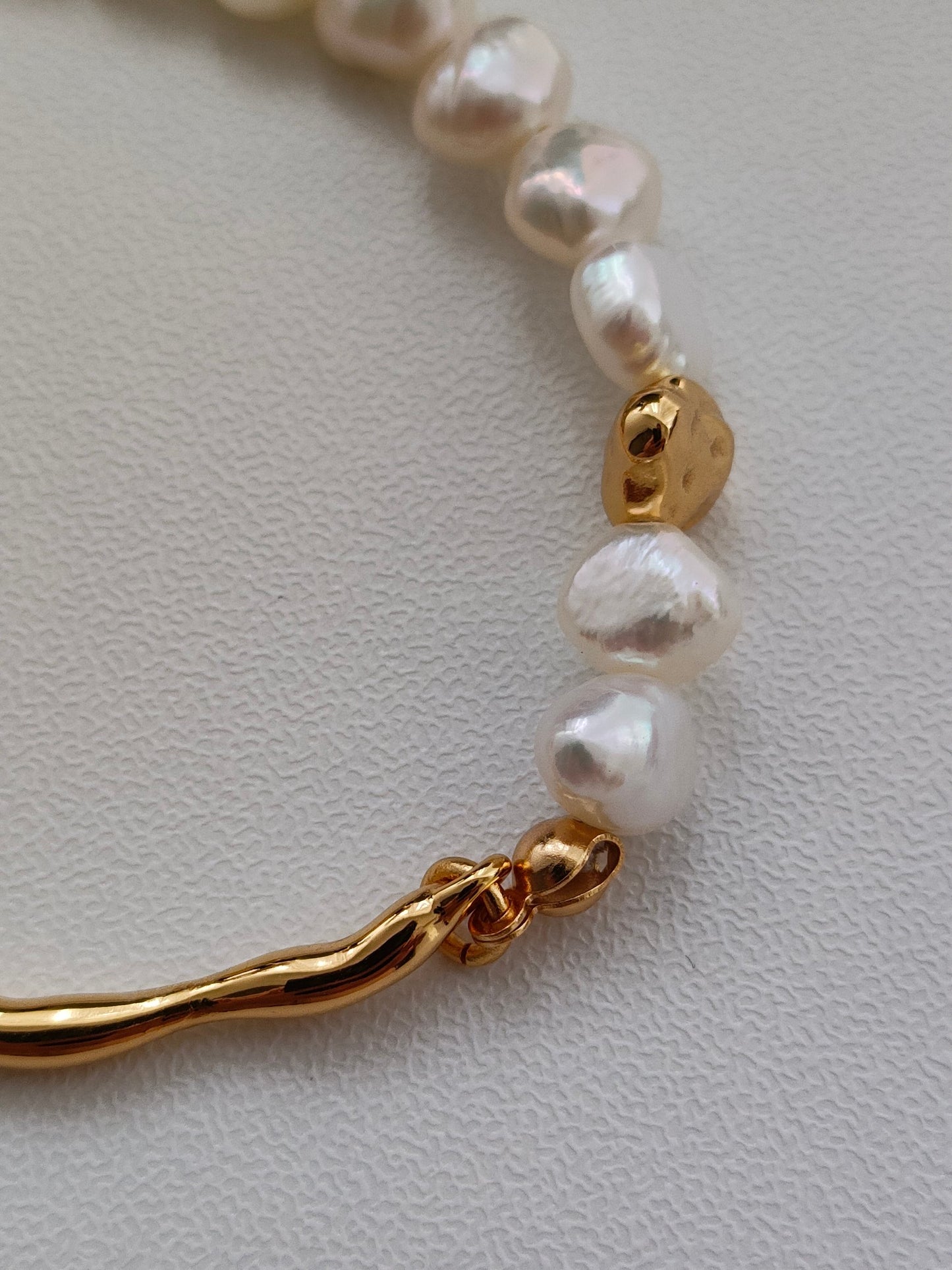 Baroque pearl buckle bracelet