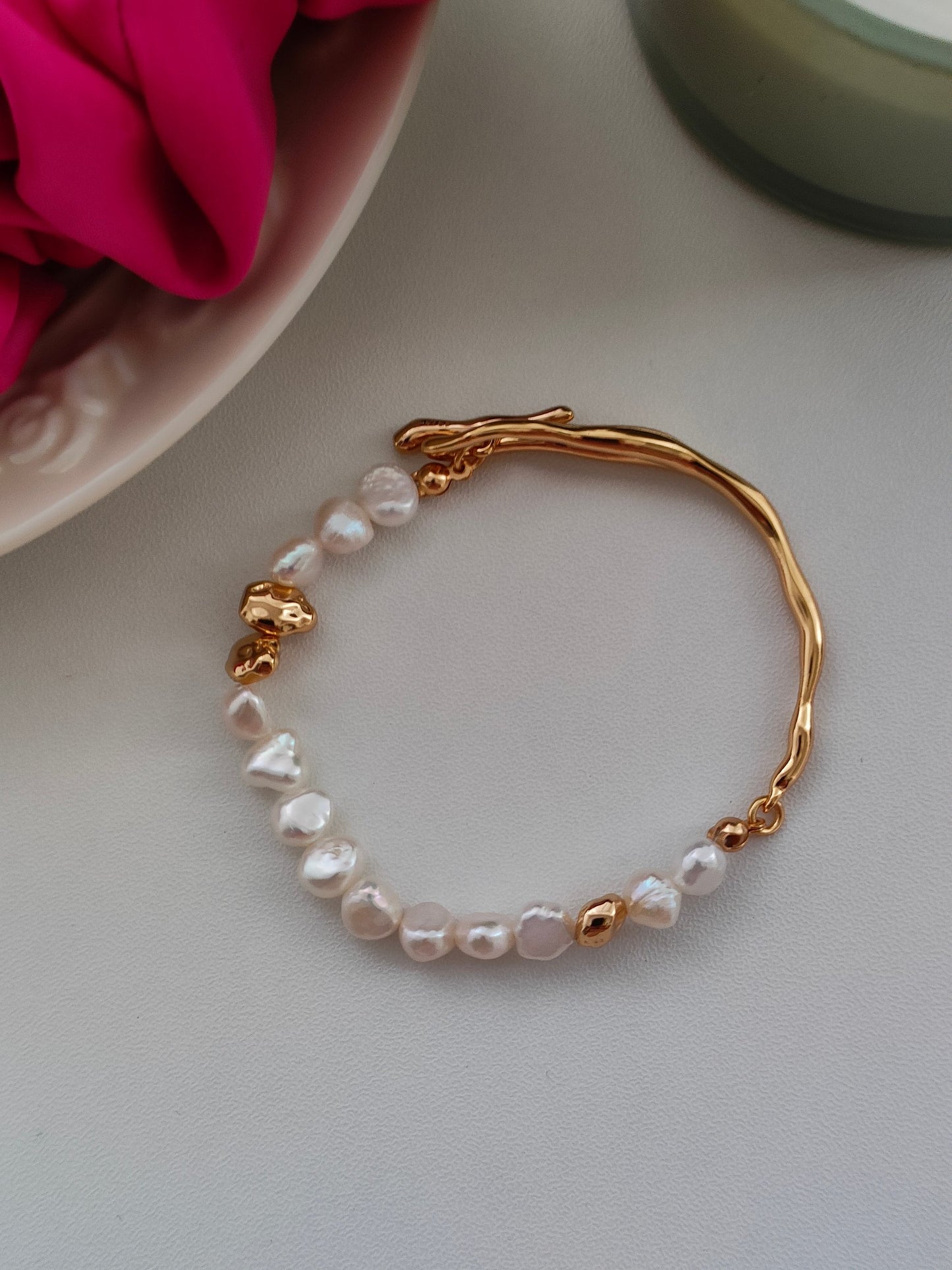 Baroque pearl buckle bracelet