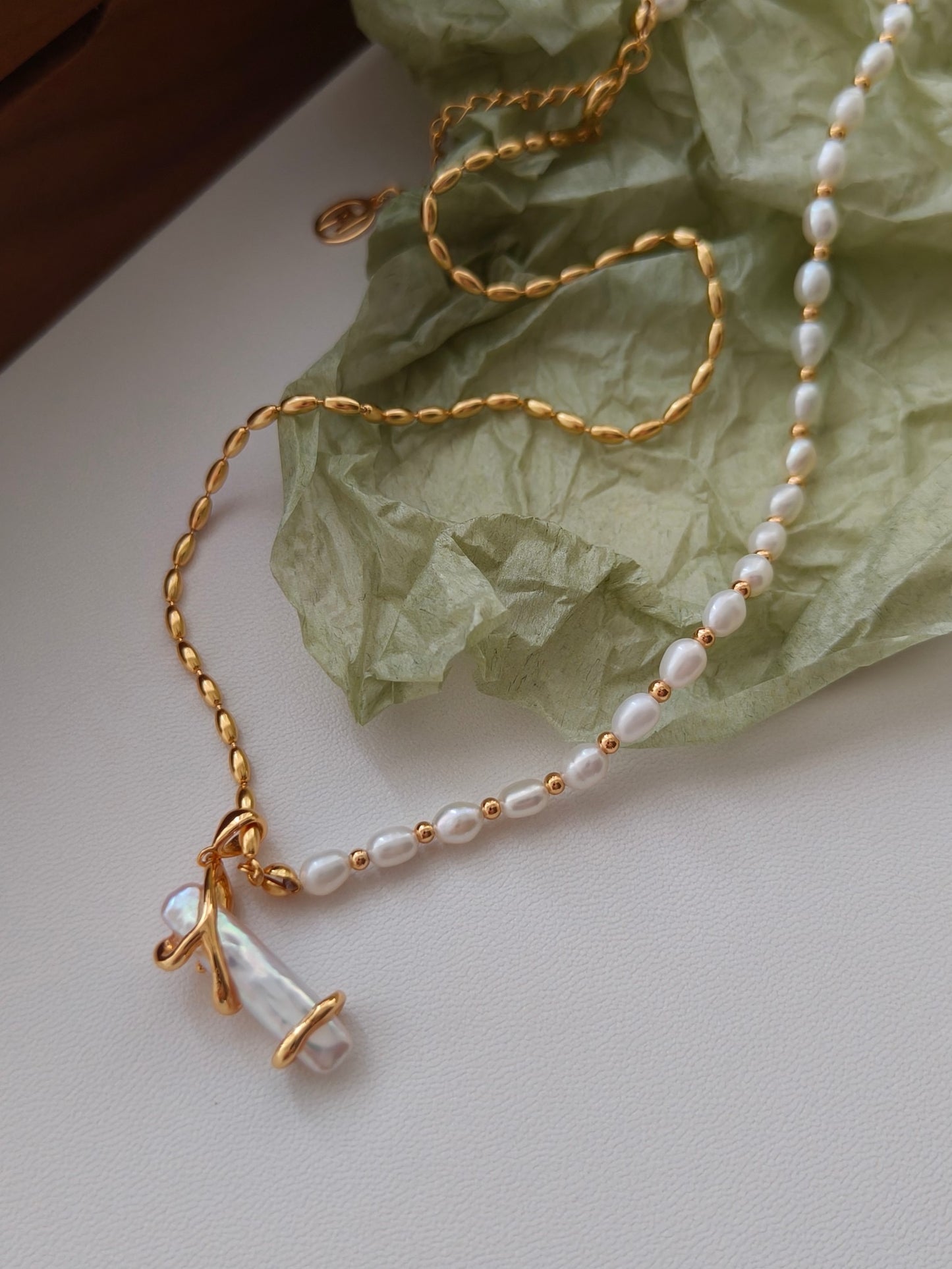 Asymmetrical pearl necklace